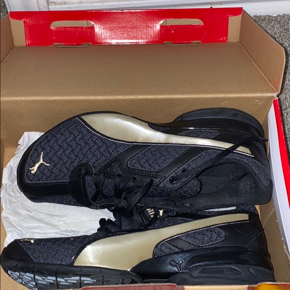 Puma tennis shoes